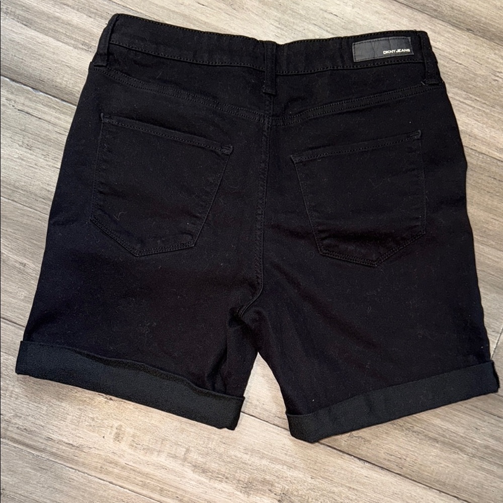 Size 6 DKNY Keans Black Jean rolled cuff Shorts. Super stretchy and comfy